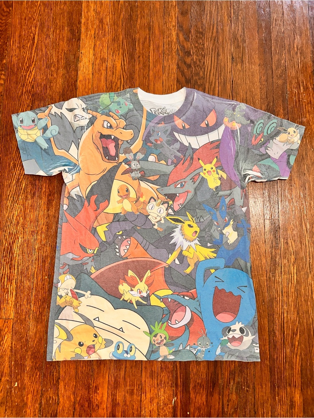 Men’s Medium 2015 Pokemon All Over Print Nintendo Graphic Shirt Pikachu